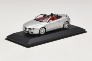 Alfa Romeo Giulia Spider シルバー Minichamps 1:43 400120731 メタル - 画像 2/5