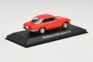 Alfa Romeo Giulia Sprint GTA レッド Maxichamps 1:43 940120440 メタル - 画像 2/5