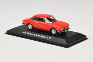 Alfa Romeo Giulia Sprint GTA レッド Maxichamps 1:43 940120440 メタル - 画像 3/5