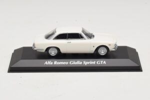 Alfa Romeo Giulia Sprint GTA ホワイト Maxichamps 1:43 940120441 メタル