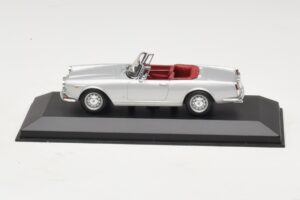 Alfa Romeo Spider 916 3.2 V6 24V シルバー Minichamps 1:43 400120330 メタル