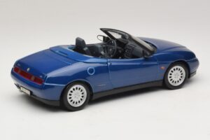 Alfa Romeo Spider 916 ブルー Maisto 1:18 31831 メタル - 画像 3/8