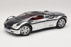Audi Avus Quattro Chrome Silver Revell 1:18 08830 メタル