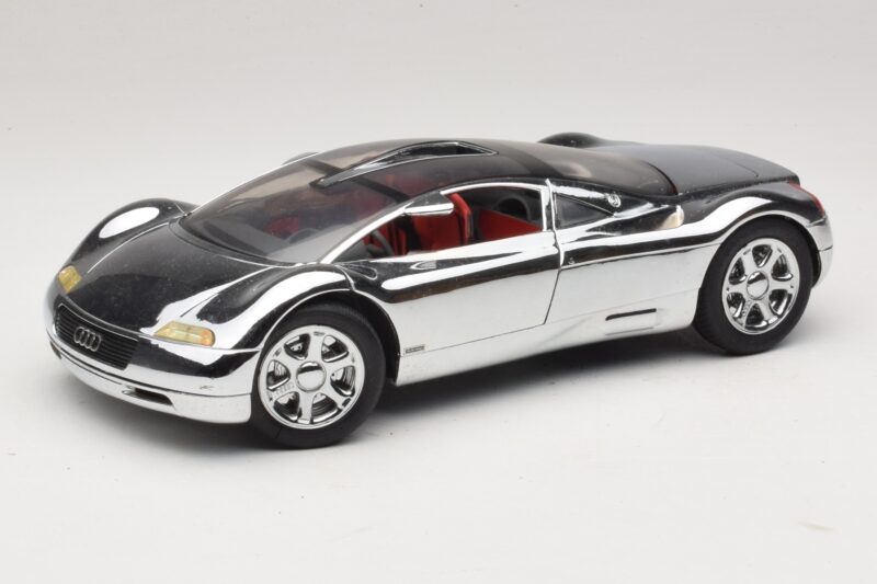 Audi Avus Quattro Chrome Silver Revell 1:18 08830 メタル
