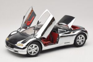 Audi Avus Quattro Chrome Silver Revell 1:18 08830 メタル - 画像 2/8