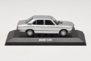 BMW 520 E12 シルバー Maxichamps 1:43 940023000 Diecast