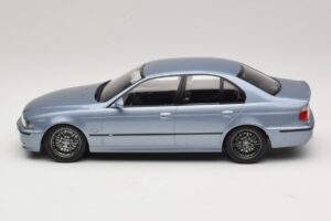 BMW M5 E39 Silverstone Blue Metallic KK-Scale 1:18 KKDC181622 メタル - 画像 3/6