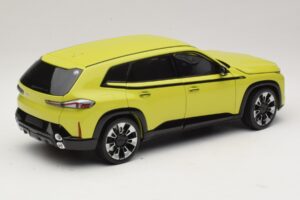BMW XM G09 イエロー Minichamps 1:18 110023302 メタル - 画像 3/8