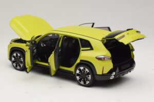 BMW XM G09 イエロー Minichamps 1:18 110023302 メタル - 画像 5/8