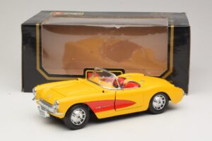 Chevrolet Corvette C1 カブリオレ イエロー レッド Bburago 1:18 3034-M2 メタル - 画像 8/8