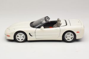 Chevrolet Corvette C5 カブリオレ ホワイト Bburago 1:18 3076-P1 メタル - 画像 4/8