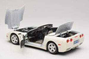 Chevrolet Corvette C5 カブリオレ ホワイト Bburago 1:18 3076-P1 メタル - 画像 5/8