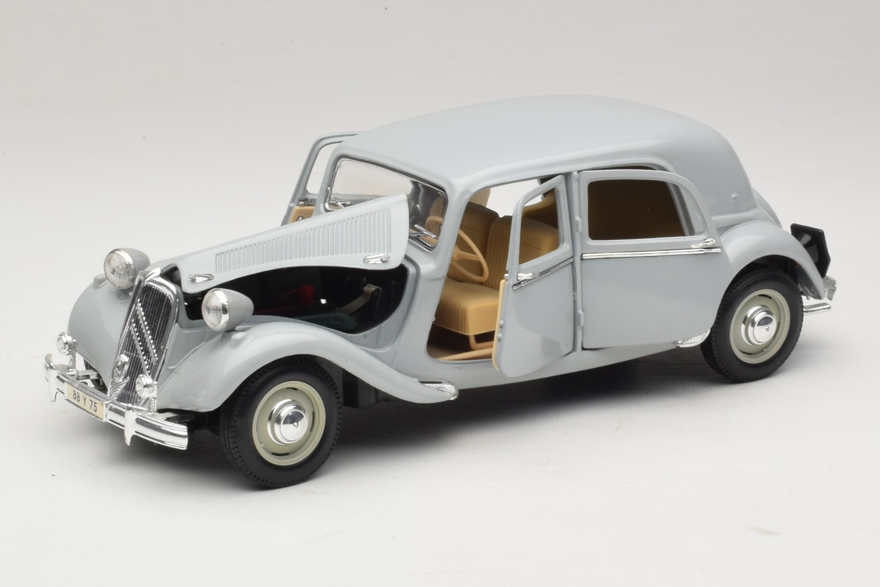 Citroen 15CV Six 1/18 Maisto グレー トラクシオン