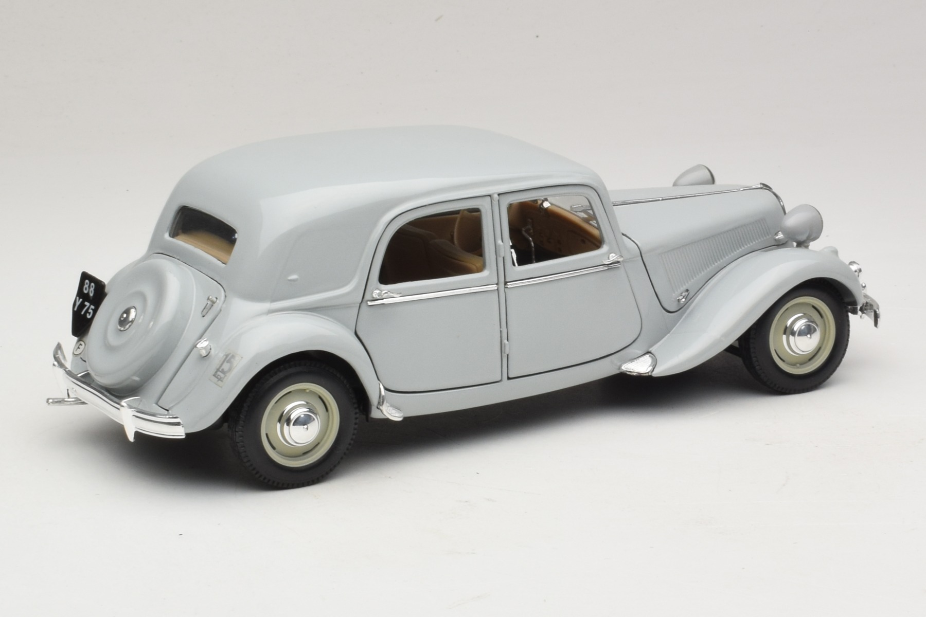 Citroen 15CV Six 1/18 Maisto グレー トラクシオン