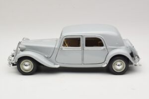 Citroen 15CV Six グレー Maisto 1:18 31837 メタル - 画像 4/8