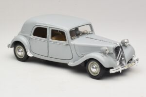 Citroen 15CV Six グレー Maisto 1:18 31837 メタル - 画像 6/8