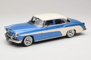 DeSoto Fireflite Sedan ブルーメタリック&クリーム KK-Scale 1:18 KKDC181544 メタル