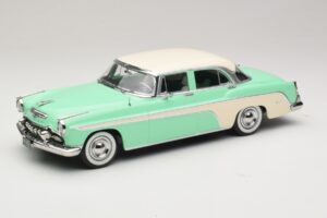 DeSoto Fireflite Sedan ライトグリーン&クリーム KK-Scale 1:18 KKDC181543 メタル