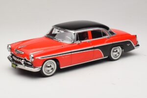 DeSoto Fireflite Sedan レッド&ブラック KK-Scale 1:18 KKDC181541 メタル