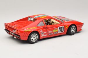 Ferrari 288 GTO #40 レッド Bburago 1:18 3027-P4 メタル - 画像 3/8