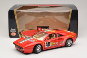 Ferrari 288 GTO #40 レッド Bburago 1:18 3027-P4 メタル - 画像 8/8