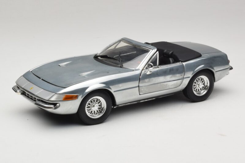 Ferrari 365 GTS Chrome Silver Hot Wheels 1:18 25738 メタル