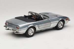 Ferrari 365 GTS Chrome Silver Hot Wheels 1:18 25738 メタル - 画像 3/8