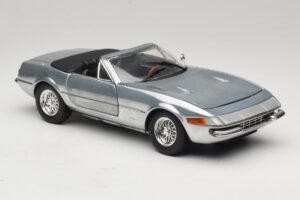 Ferrari 365 GTS Chrome Silver Hot Wheels 1:18 25738 メタル - 画像 6/8