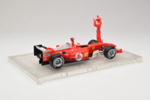 Ferrari F2004 #1 M. Schumacher F1 World Champion 2004 レーシングスーツ付き Hot Wheels 1:18 B66221 メタル - 画像 2/6