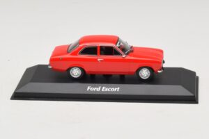 Ford Escort Mk1 レッド Maxichamps 1:43 Ford Escort Mk1 レッド Maxichamps 1:43 940081001 Diecast