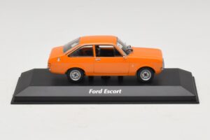 Ford Escort Mk2 オレンジ Maxichamps 1:43 940084101 Diecast