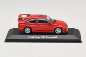 Ford Escort RS Cosworth レッド Maxichamps 1:43 940082100 Diecast