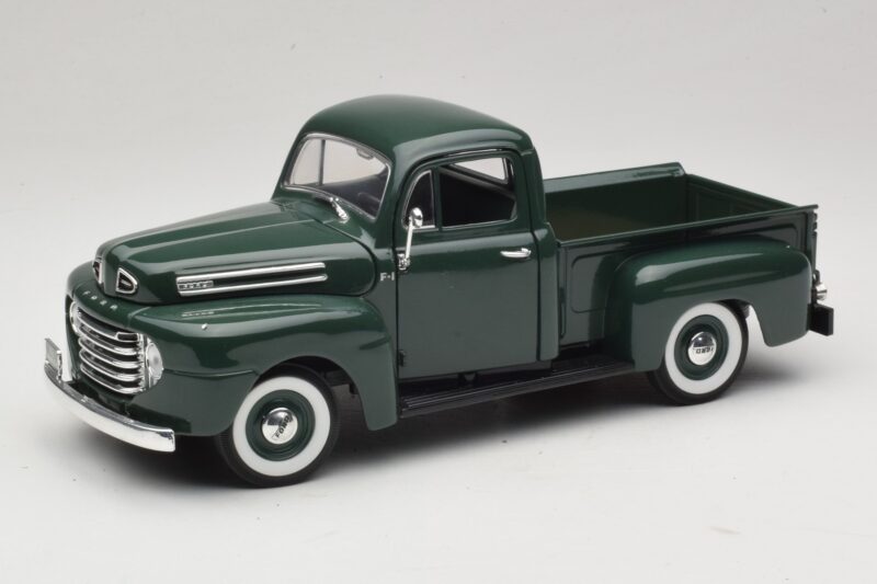 Ford F-1 グリーン Road Legends 1:18 92218 メタル