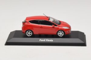 Ford Fiesta Mk7 レッド Maxichamps 1:43 940088000 Diecast