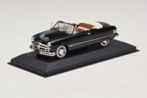 Ford FL カブリオレ ブラック Minichamps 1:43 400082231 メタル - 画像 2/5