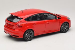 Ford Focus ST Mk2 レッド Minichamps 1:18 110082002 メタル - 画像 3/8