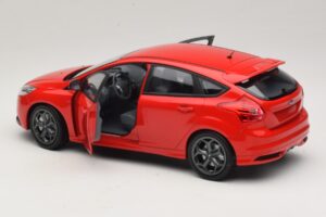 Ford Focus ST Mk2 レッド Minichamps 1:18 110082002 メタル - 画像 5/8