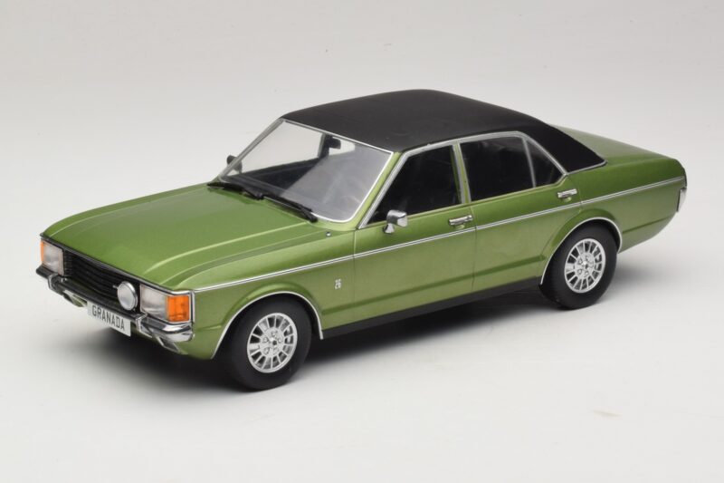 Ford Granada Mk1 グリーンメタリック & ブラック MCG 1:18 MCG18569 メタル