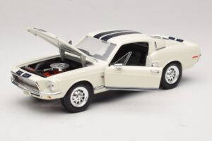 Ford Shelby GT500KR ホワイト Road Legends 1:18 92168 メタル - 画像 2/8
