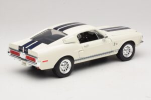 Ford Shelby GT500KR ホワイト Road Legends 1:18 92168 メタル - 画像 3/8