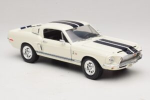 Ford Shelby GT500KR ホワイト Road Legends 1:18 92168 メタル - 画像 6/8