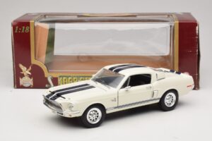 Ford Shelby GT500KR ホワイト Road Legends 1:18 92168 メタル - 画像 8/8