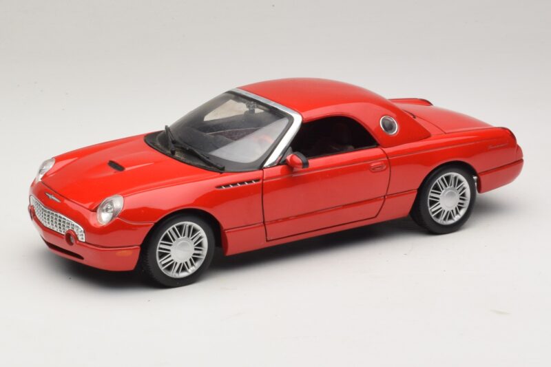 Ford Thunderbird レッド Maisto 1:18 31620 メタル