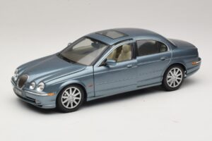 Jaguar S-Type X200 ブルー Maisto 1:18 31865 メタル