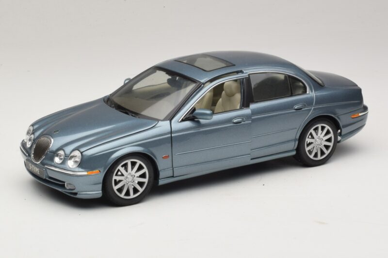 Jaguar S-Type X200 ブルー Maisto 1:18 31865 メタル