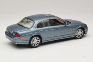 Jaguar S-Type X200 ブルー Maisto 1:18 31865 メタル - 画像 3/8