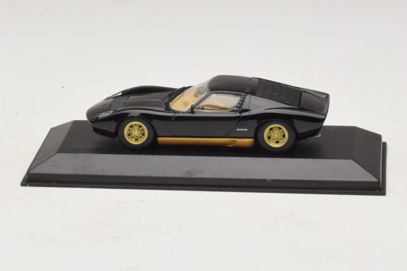 Lamborghini Miura P400 ブラック Minichamps 1:43 430103004 メタル