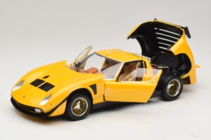 Lamborghini Miura SVR イエロー & ブラック Kyosho 1:18 08319GY メタル - 画像 2/8
