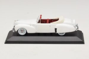 Lincoln Continental カブリオレ ホワイト Minichamps 1:43 400082501 メタル