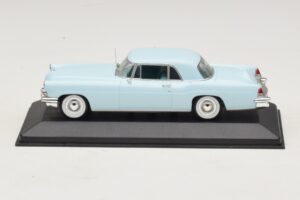 Lincoln Continental Mark II ライトブルー Minichamps 1:43 400082304 メタル
